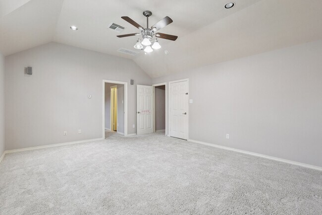 Building Photo - 10206 Pine Flats Dr