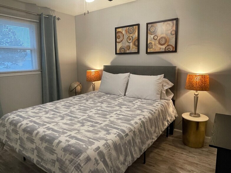 Building Photo - 915 W Weiland Ave