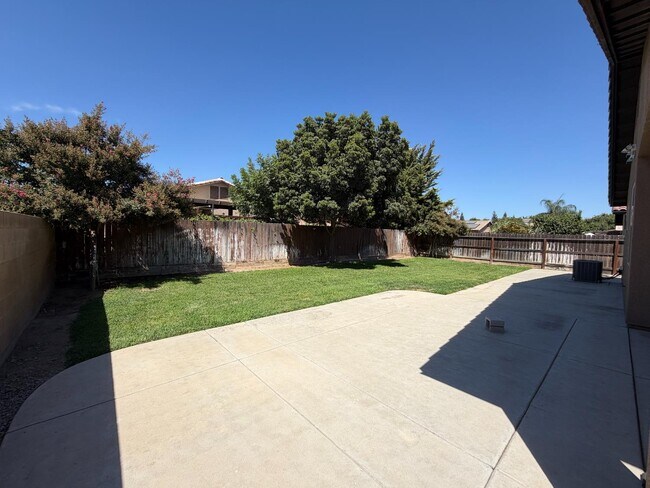 Building Photo - 5867 E Laurite Ave