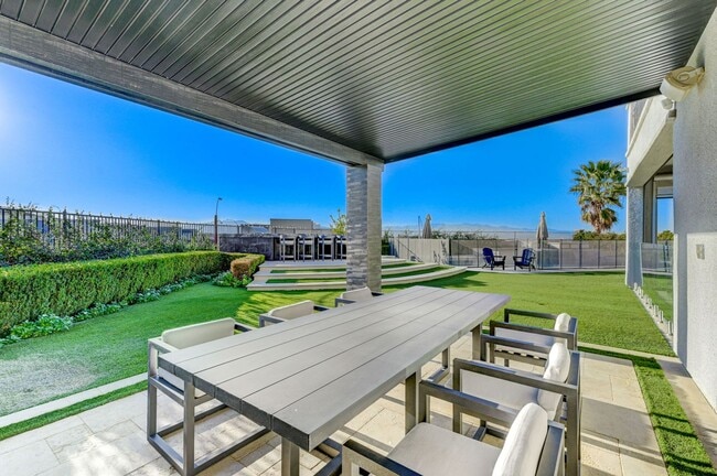 Building Photo - Distinctive Fully Furnished Estate in The Canyons!