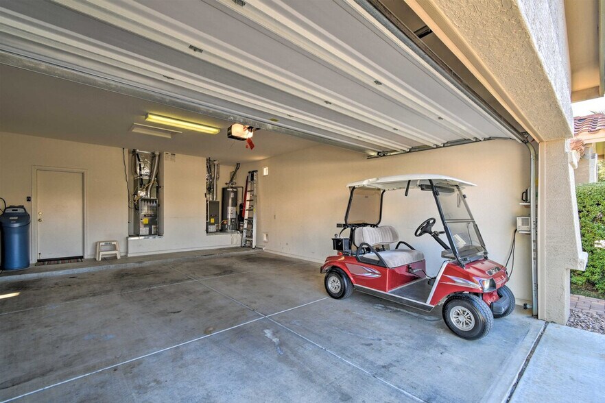 Building Photo - 15999 W Cambridge Ave