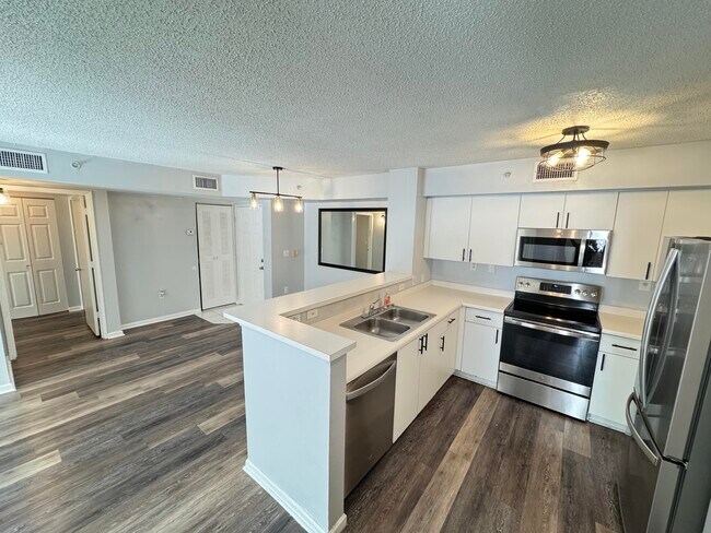 Building Photo - 7896 Sonoma Springs Cir
