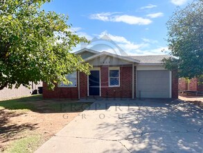 Building Photo - Cozy home in Bent Tree, with large back ya...