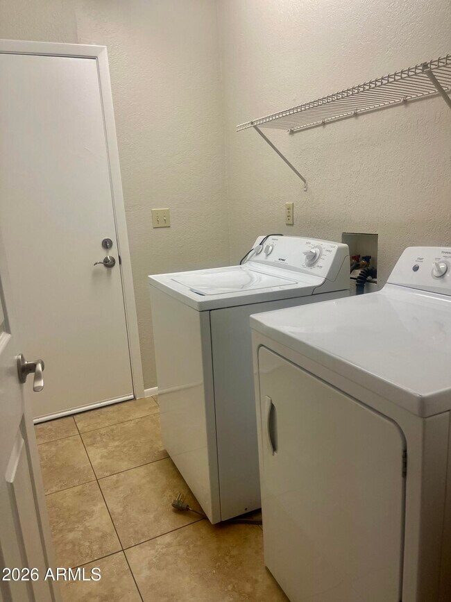 Building Photo - 508 E Angela Dr