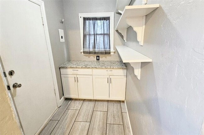 Building Photo - 2305 NW 25th St