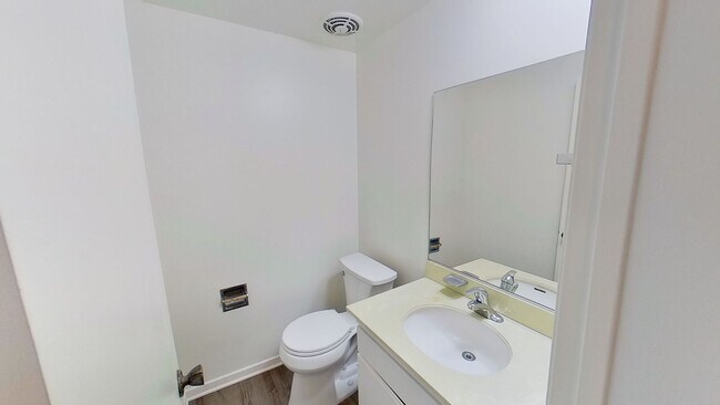 Building Photo - **MOVE-IN SPECIAL** 4 Bedroom , 2.5 Bathro...
