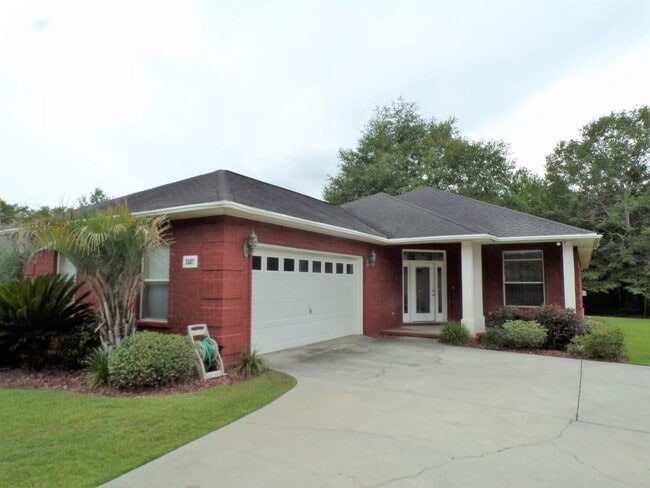Building Photo - Spacious 3 Bed/2 Bath Home on Wooded Lot