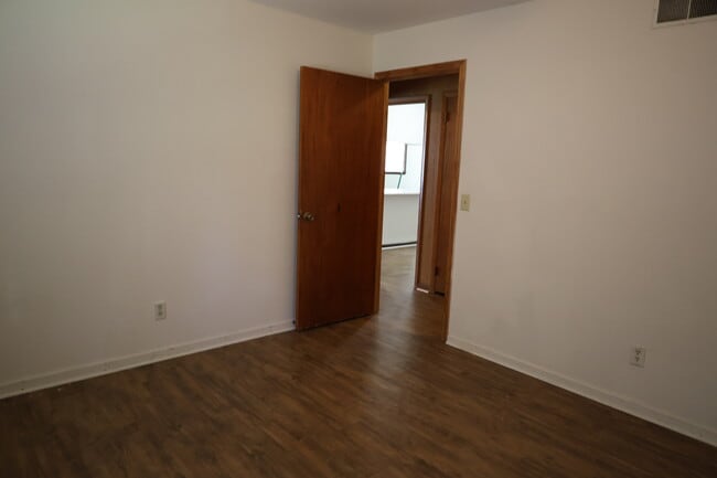 Building Photo - 101 Catherine Ave