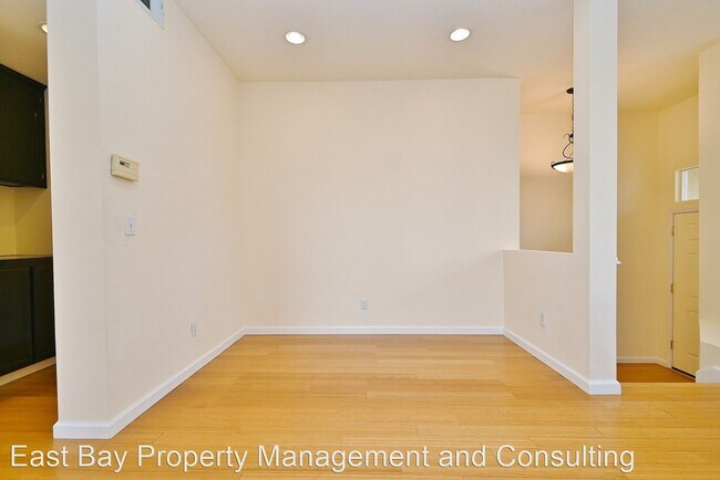 Building Photo - 3 br, 2.5 bath House - 3574 Fitzsimmons Cmn