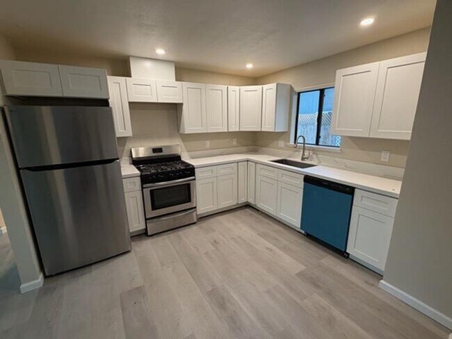 Building Photo - Totally remodeled 3 bedroom 2 bathroom sin...
