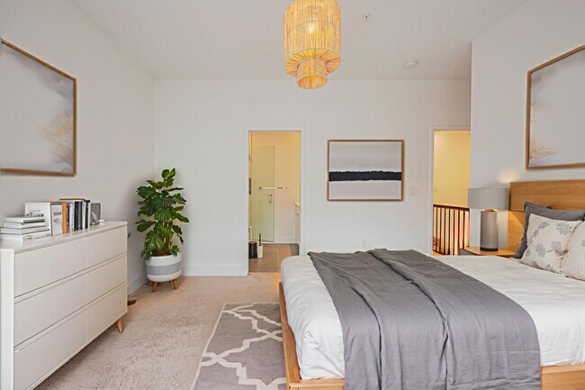 Building Photo - 404 51st St SE