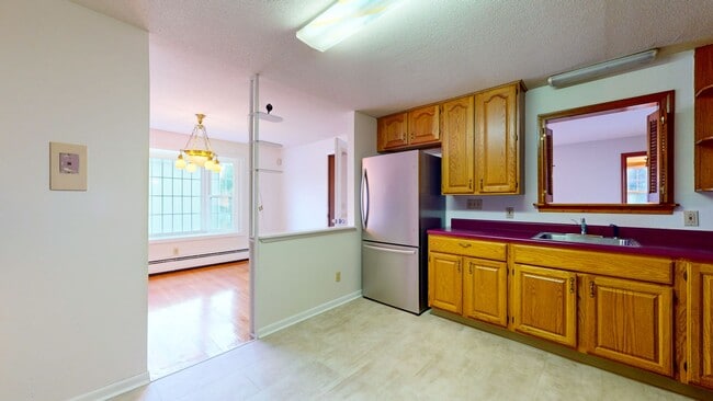 Building Photo - 3 Bedroom Split Level in Woodbridge