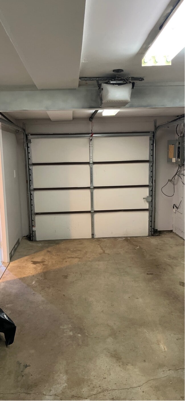 Building Photo - 208 Bonnie Brae Dr