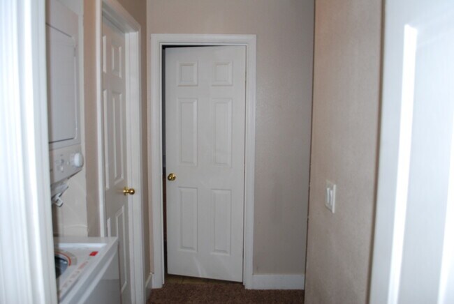 Building Photo - 3 bed Condo in Central Meridian!