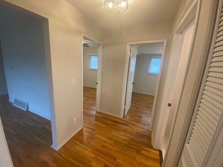 Building Photo - 1900 Holly Way