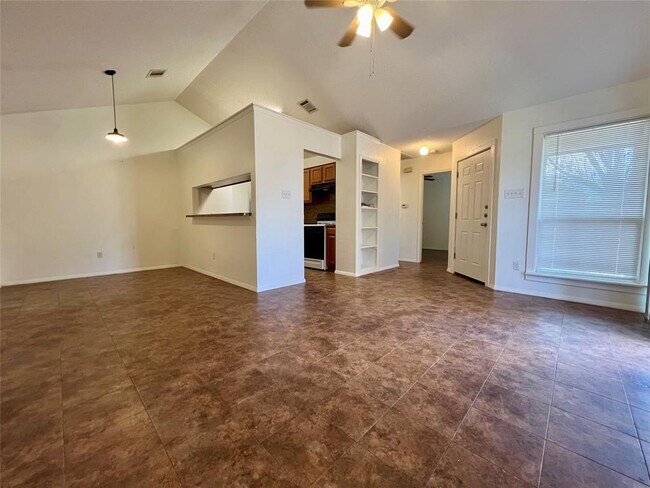Building Photo - 112 S Mockingbird Ln