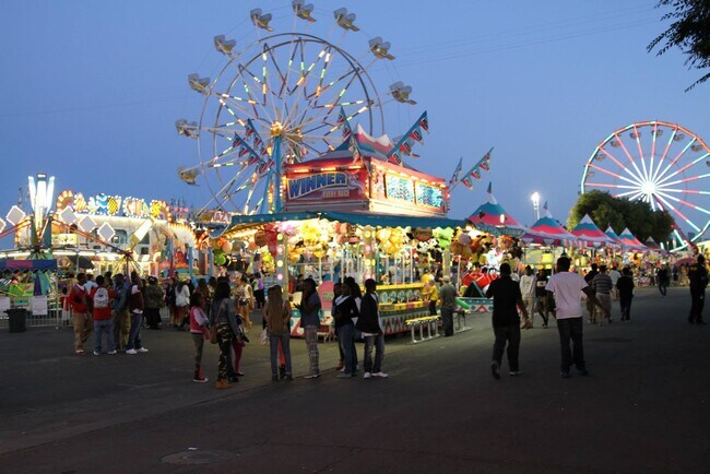 Building Photo - Fully Updated 2 BR | 1 BA Condo in Vallejo