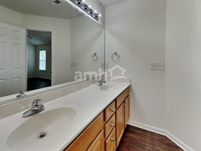 Building Photo - 1120 Birch Hill Dr