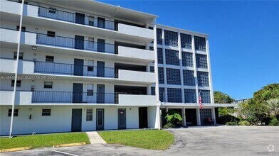 Building Photo - 950 Hillcrest Dr