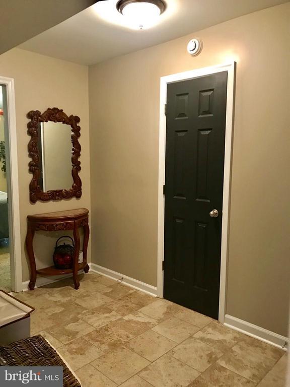 Building Photo - 8 Plumosa Dr