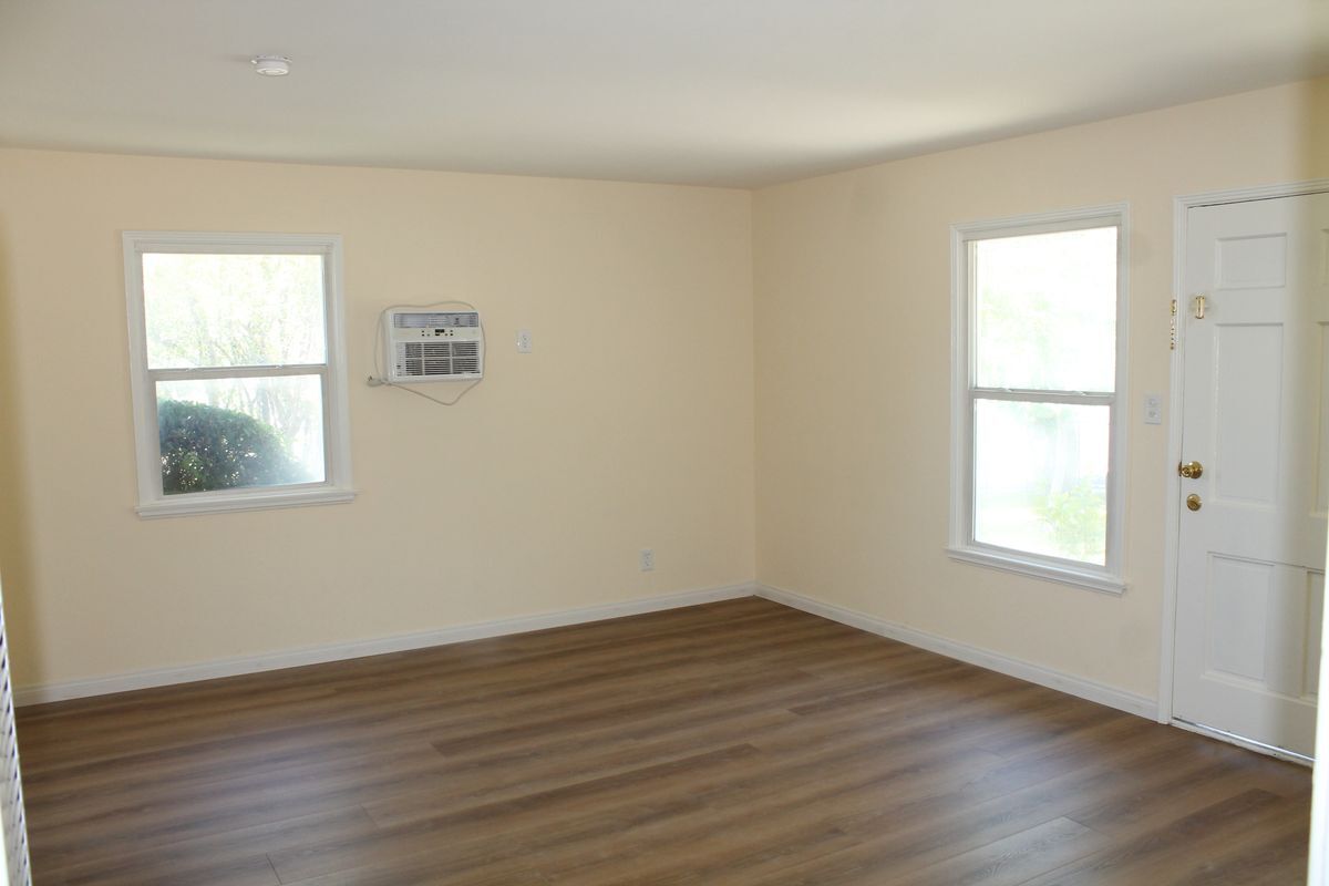 Building Photo - 1613 W Victory Blvd