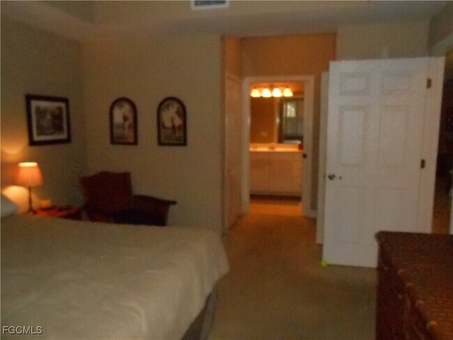 Building Photo - 10720 Ravenna Way