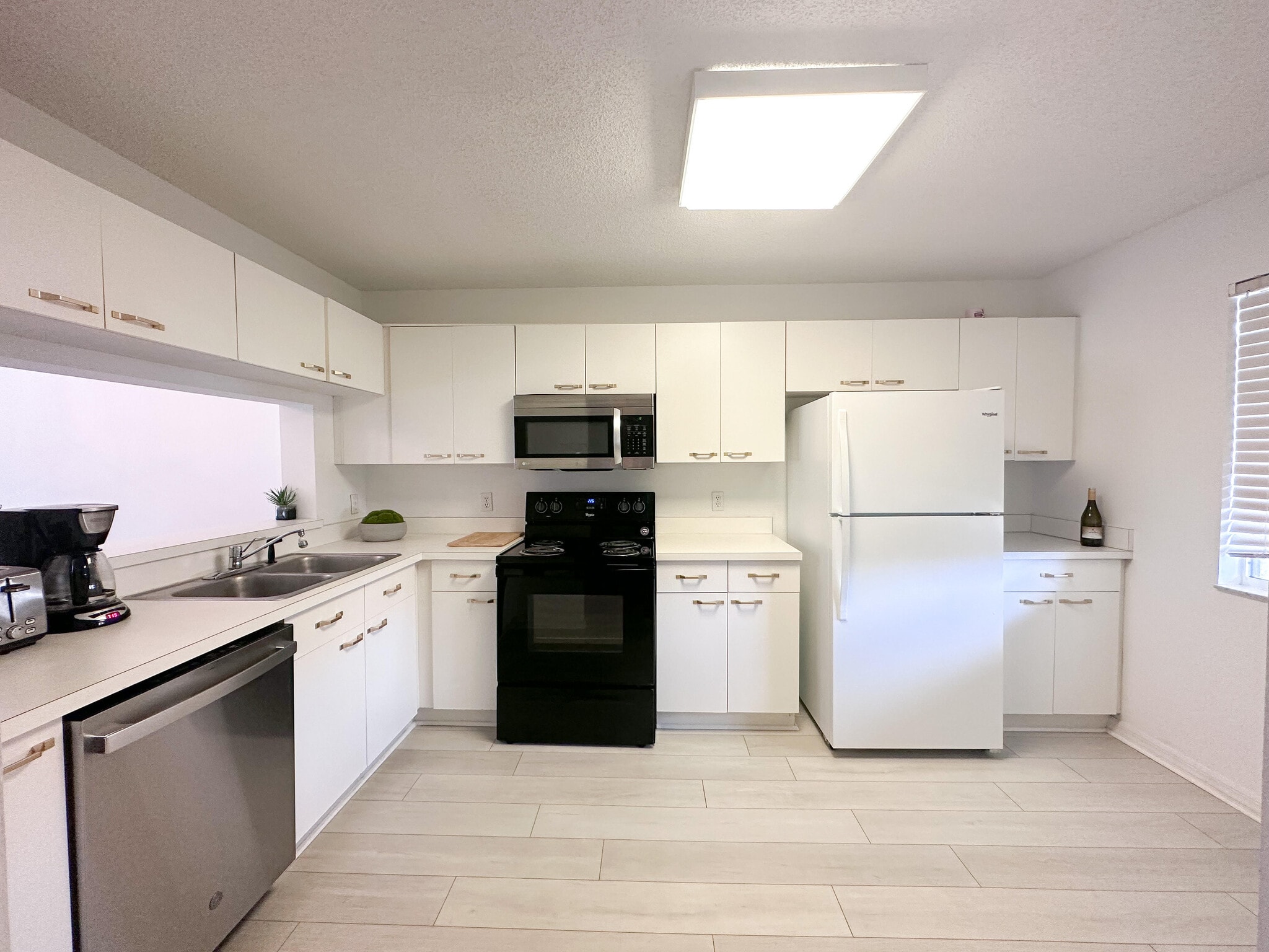 Kitchen - 7761 Jewel Ln