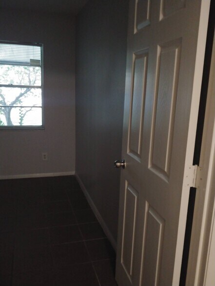 Building Photo - 2521 Rio Pinar Lakes Blvd