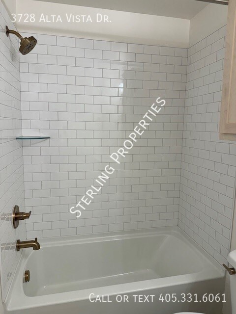 Building Photo - 3728 Alta Vis Dr