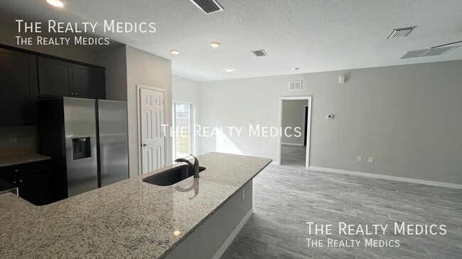 Building Photo - 1138 Kareena St NW