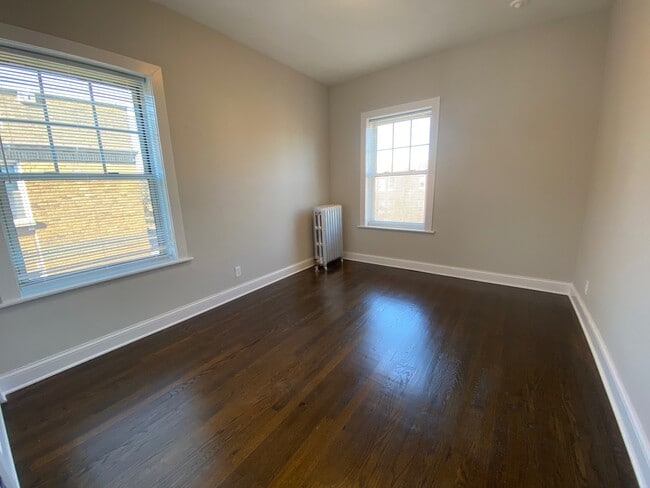 Building Photo - 730 Reba Pl