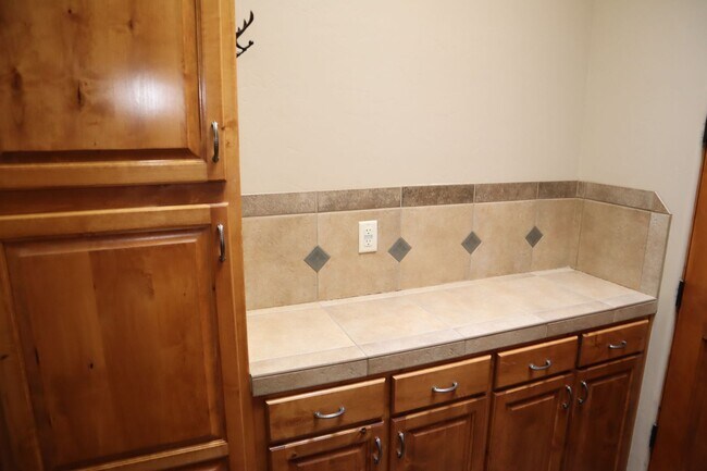 Building Photo - Your own resort! Elegant, Exclusive & Exquisite.