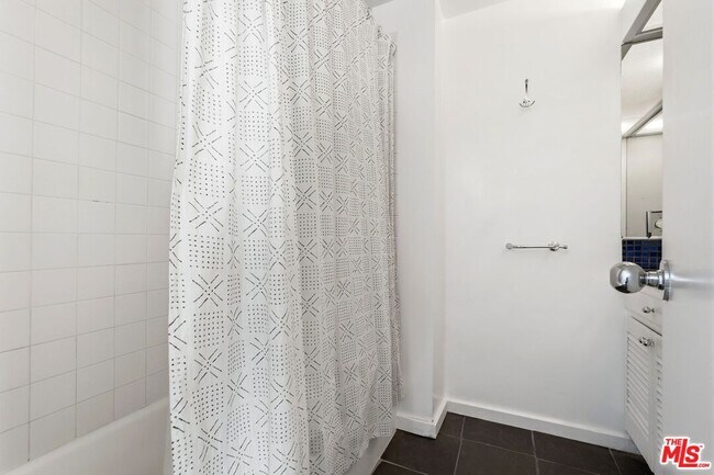 Building Photo - 6456 Surfside Way