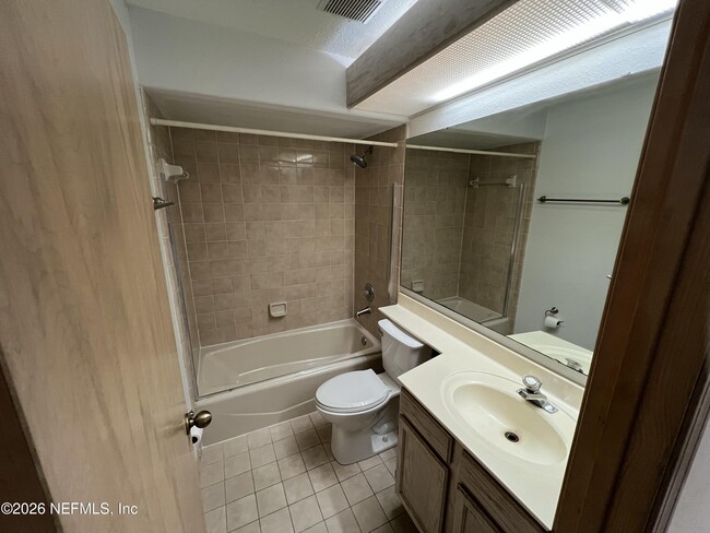 Building Photo - 2024 Hovington Cir W