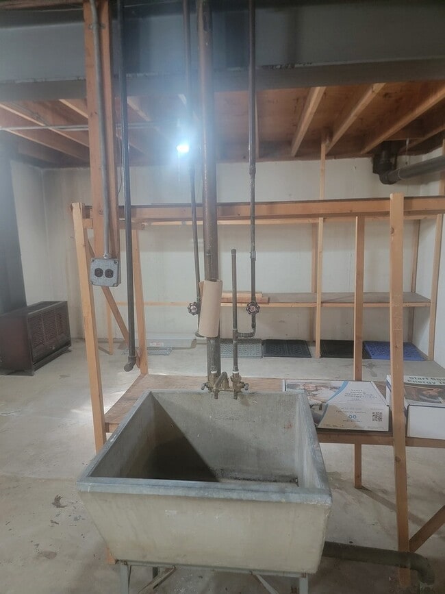 Building Photo - 309 W 24th Pl