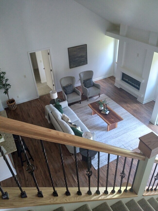 Building Photo - 2819 Hidden Dr