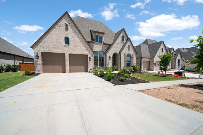 Building Photo - Stunning 4-Bed, 4.5-Bath Home with Pool Access and Private Yard in New Braunfels