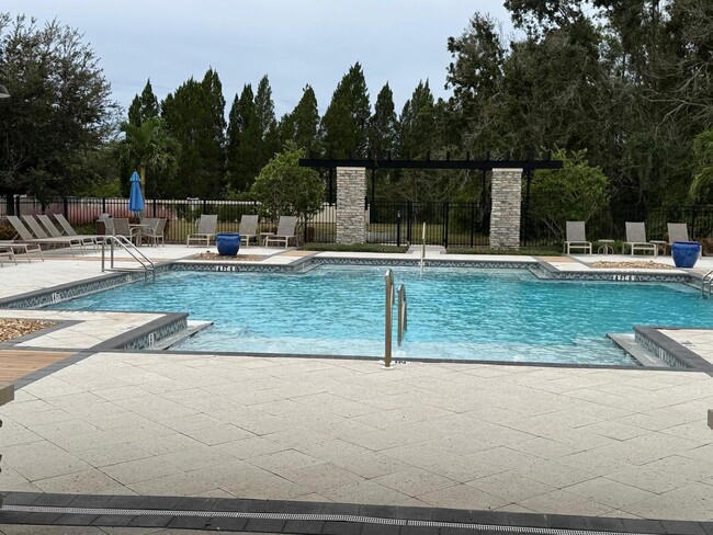 Building Photo - Beautifully maintained 3-bedroom, 2.5-bath townhome