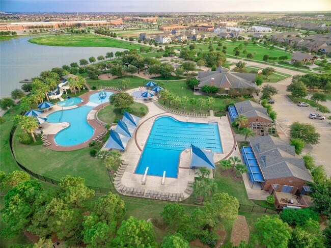 Building Photo - 21215 Central Vly Ln