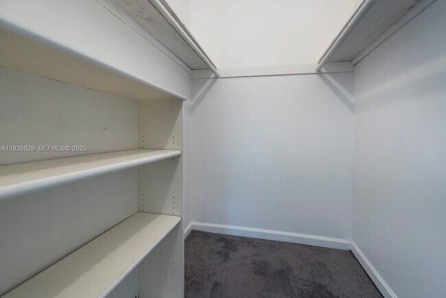 Building Photo - 1405 Miami Rd