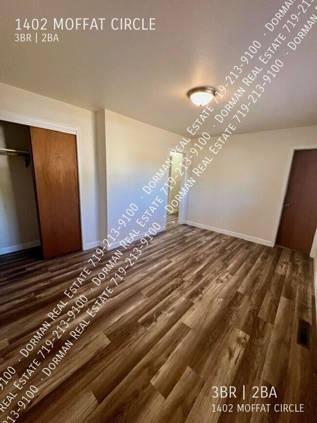 Building Photo - 1402 Moffat Cir