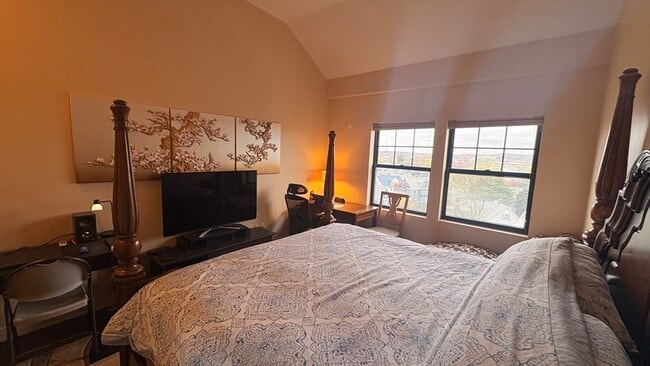 Building Photo - 72 Ashland St