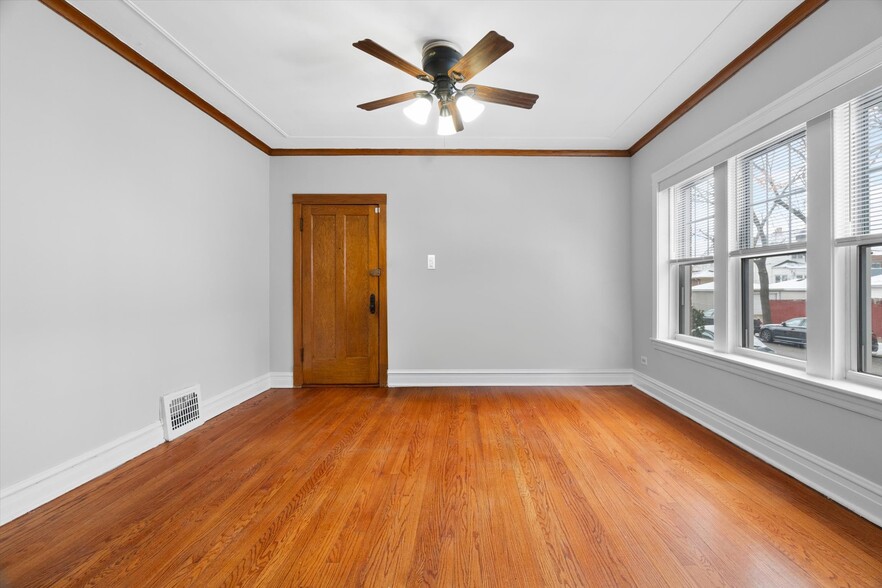 Dining Room - 3139 W School St