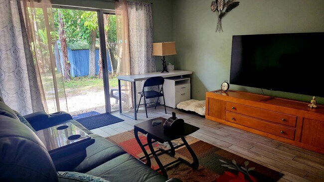 Designated work station - 5014 Gainsville Dr