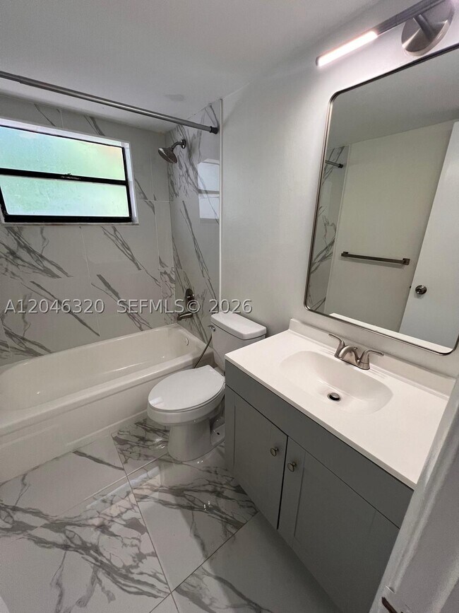 Building Photo - 2610 W 67th Pl