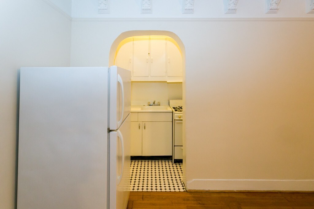 Building Photo - 4741 N Paulina St