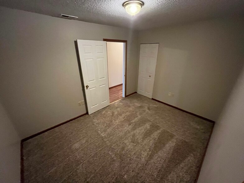 Building Photo - 313 W Findlay St