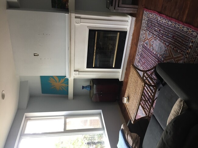Building Photo - 1426 N Avers Ave