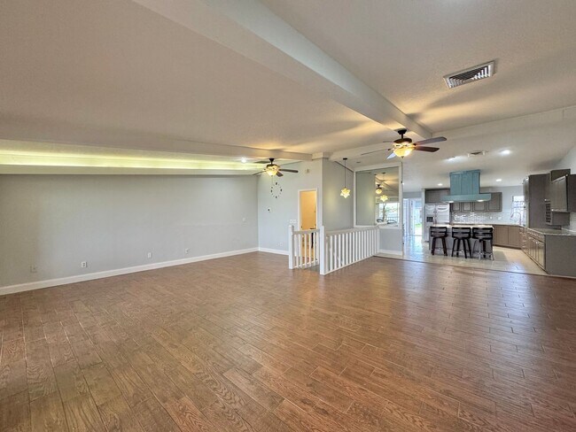 Building Photo - Lake Hartridge Condo - Two Levels with Water Views