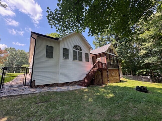 Building Photo - Charming 3-Bedroom Retreat in Wake Forest